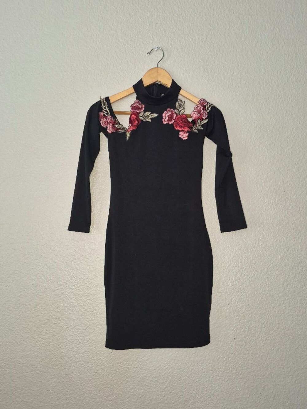 Sheln Womens Black Blouse Floral Open Shoulders Size: Small